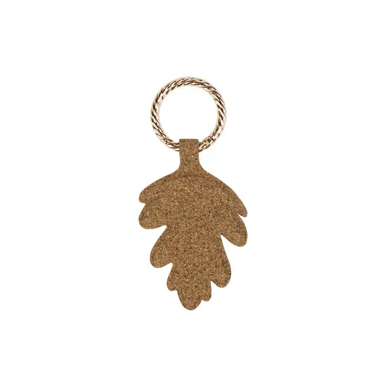 Single brown oak leaf keychain made of natural mugwort fiber, plastic-free non-toxic lightweight bag pendant sustainable gift
