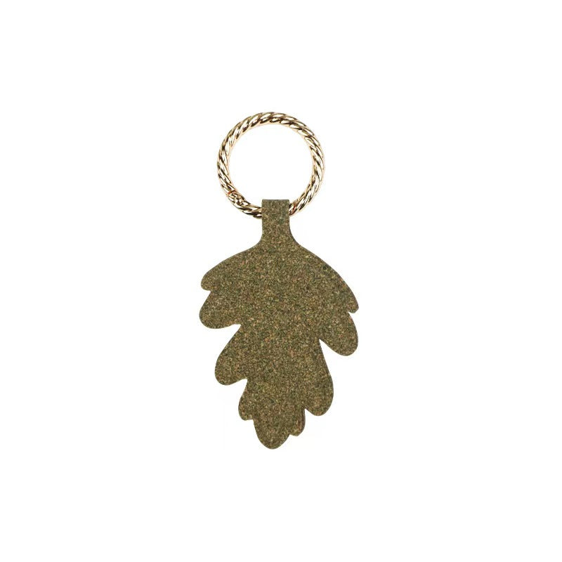 Green oak leaf keychain made of recycled mugwort fiber with twisted metal ring, plastic-free non-toxic  lightweight eco bag pendant sustainable small gift

