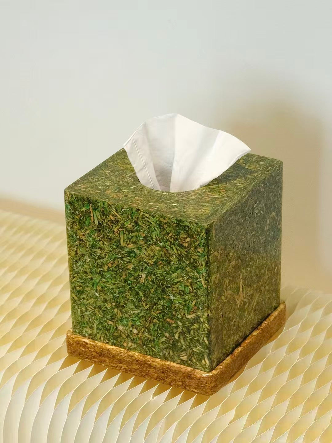 Green tea-residue composite tissue box
